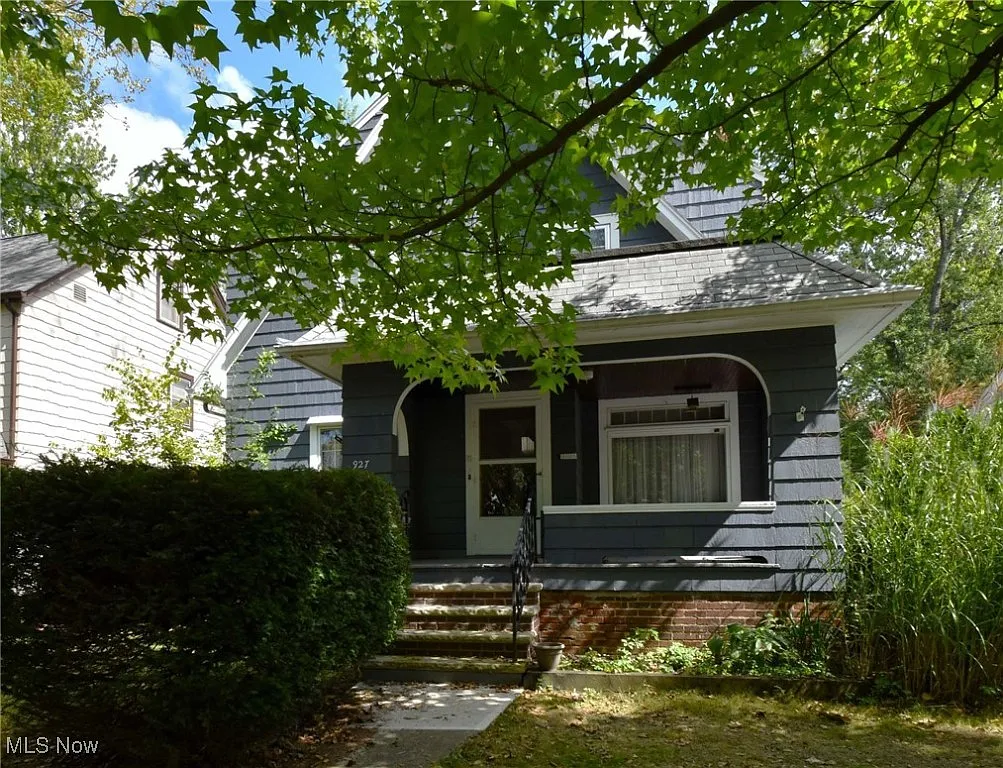 927 Englewood Rd photo 1