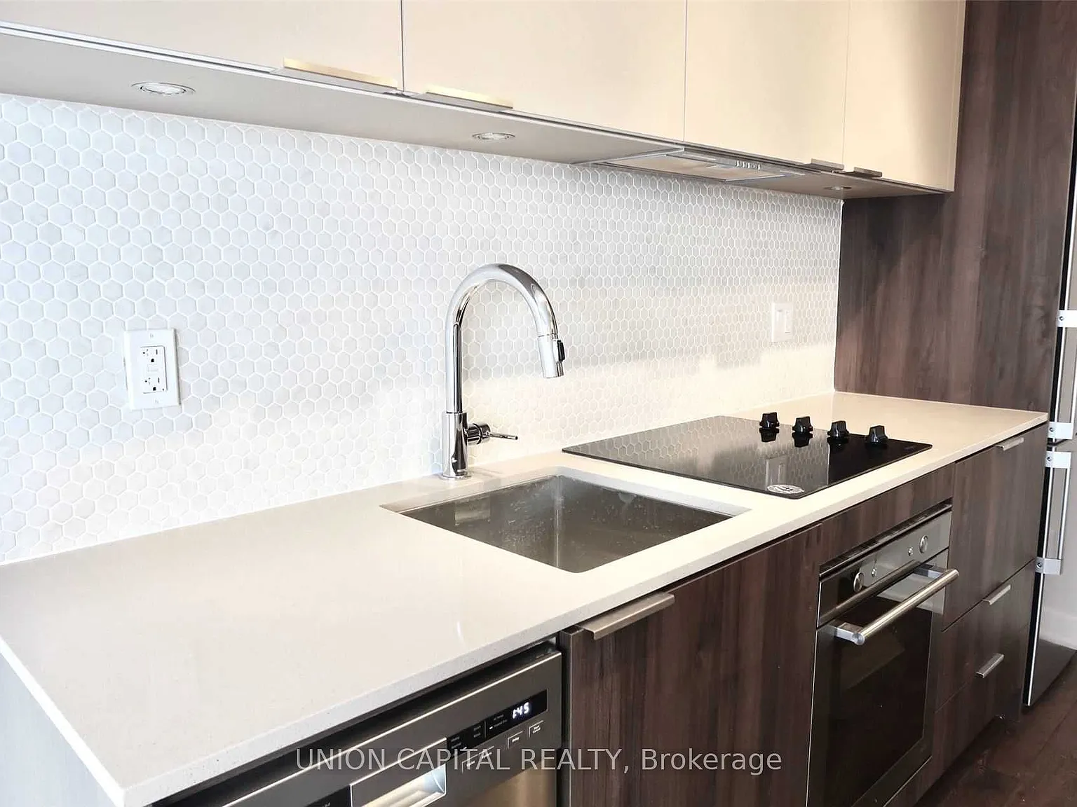 Sonic Condos — Photo 4