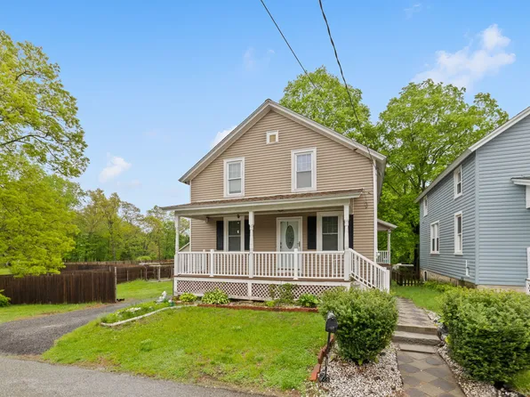 41 Gifford Avenue, Windham, CT 06226