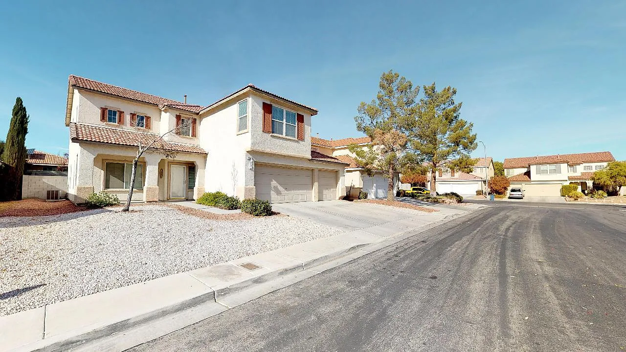 4 bed, 2877 sqft, $2,500 — Photo 3