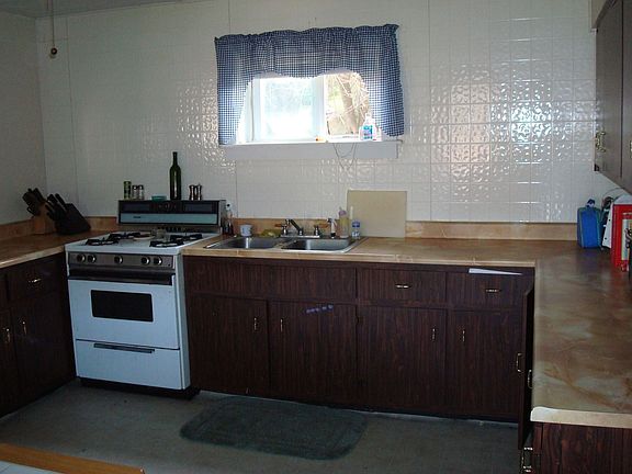 Very Large Eat-In Kitchen