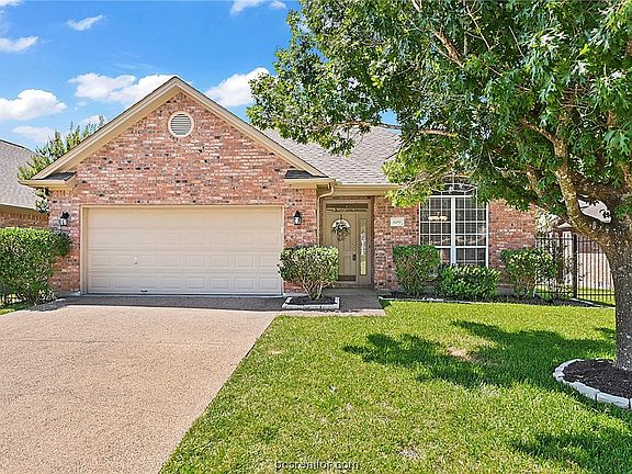 2nd image of 609 Clovis Ct