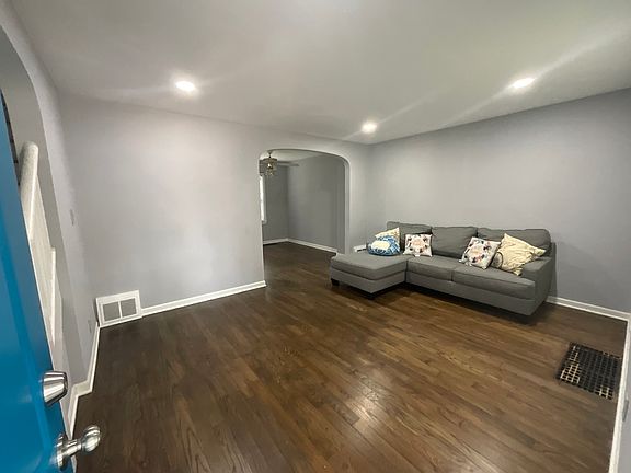 3rd image of 7804 W Summerdale Ave