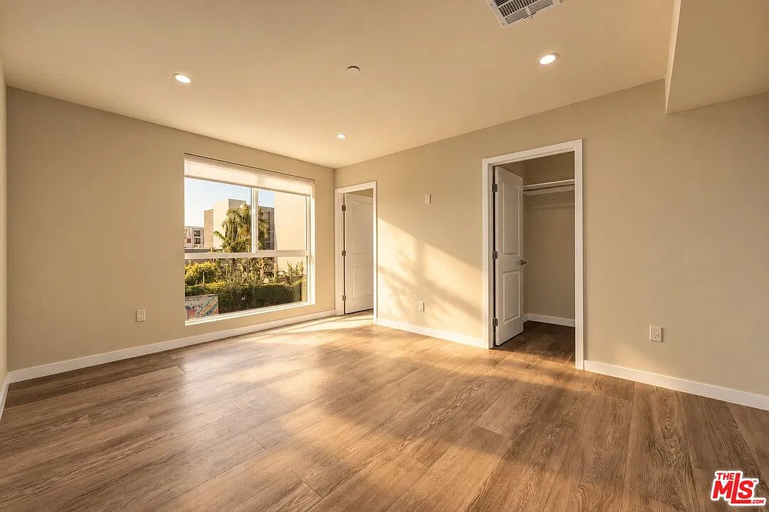 4 bed, 4.0 bath, 1518 sqft, $4,900 — Photo 4