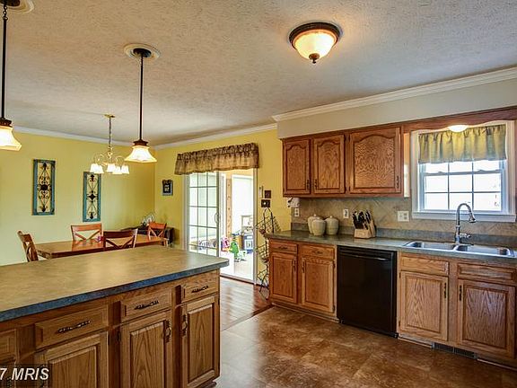 4th image of 303 Lilys Way