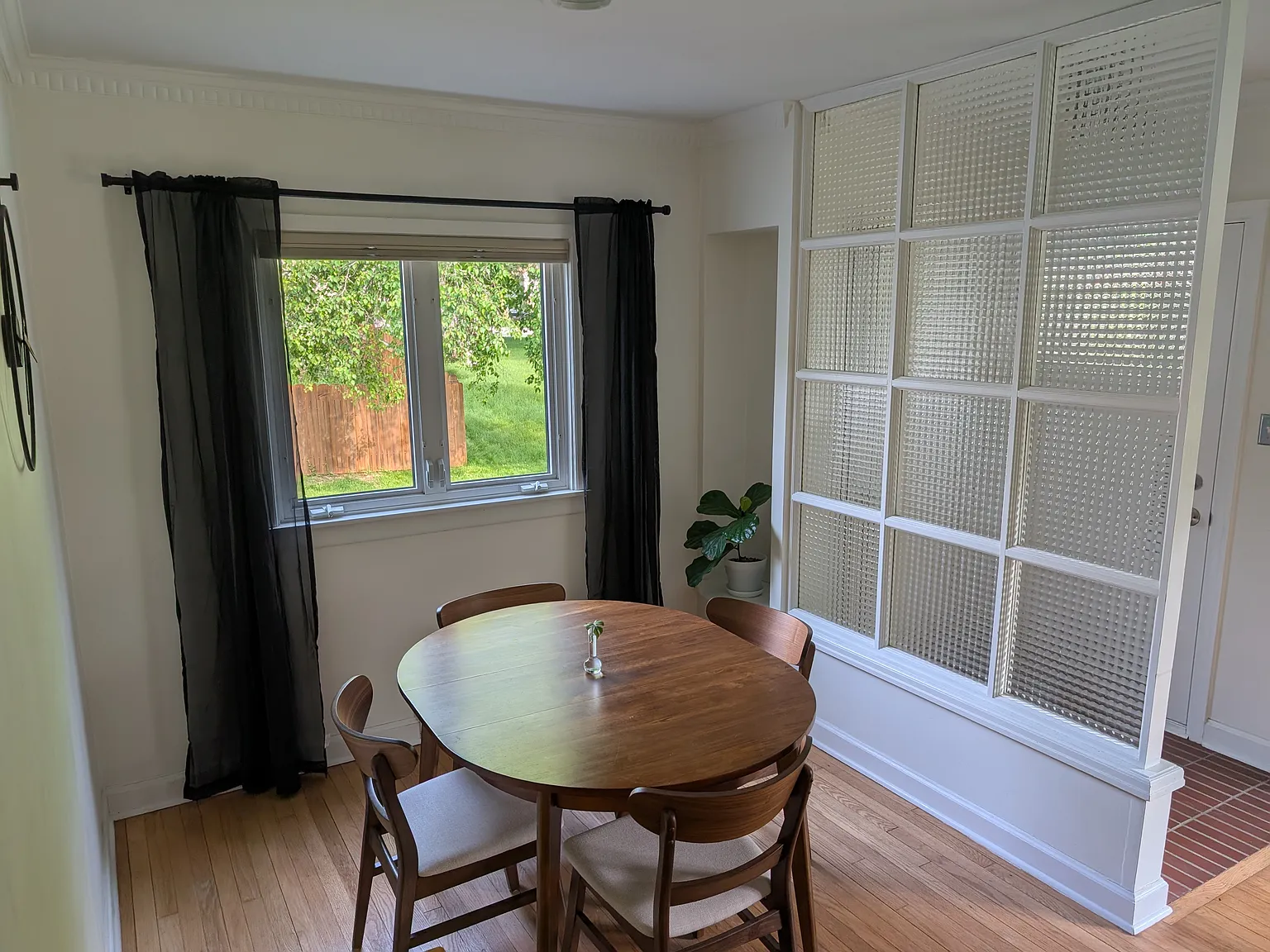 409 E Spooner Rd — Photo 4