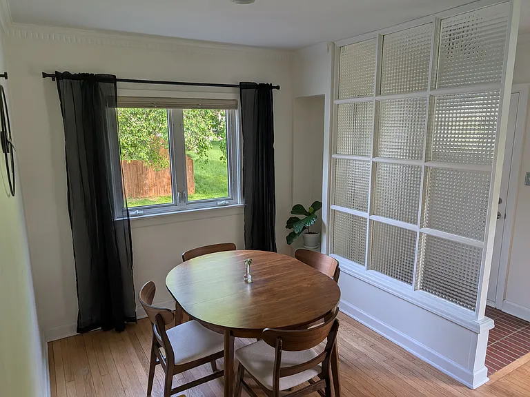409 E Spooner Rd — Photo 4