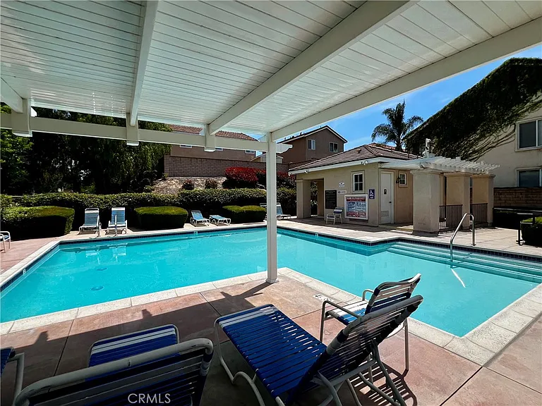 42180 Calabria Dr — Photo 20