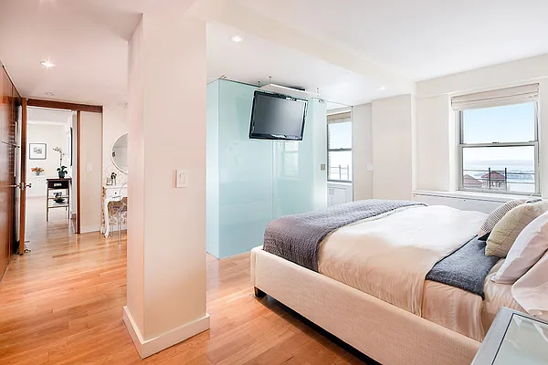 Sold by Compass | media 5