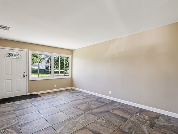 4th image of 2295 Bel Aire Ln