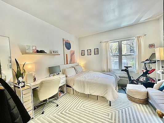 2nd image of 343 W 21st St APT 2D