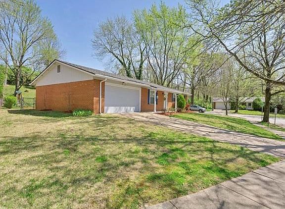 3rd image of 6702 English Oak Dr