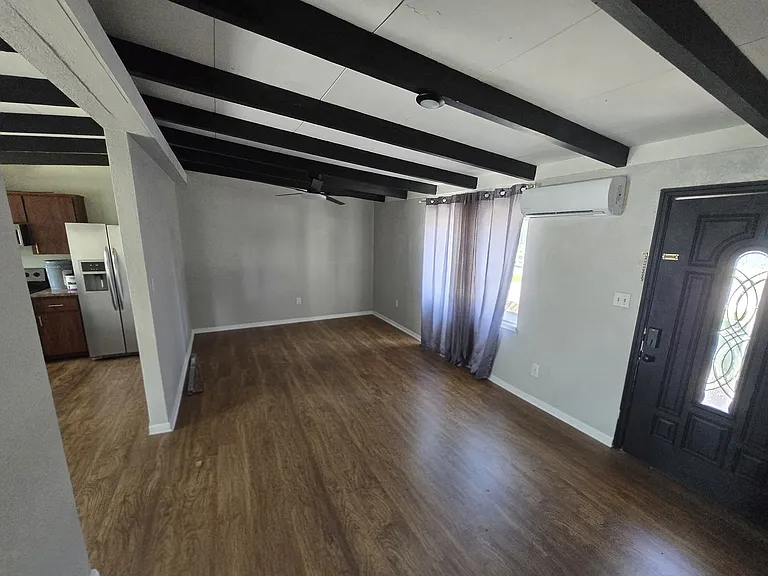 4001 W Marietta St — Photo 2