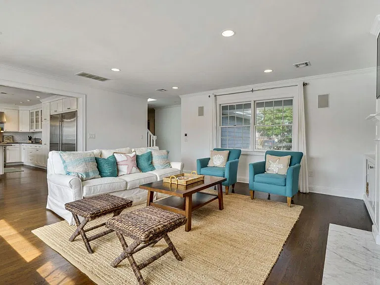 206 Curtis Point Dr — Photo 3