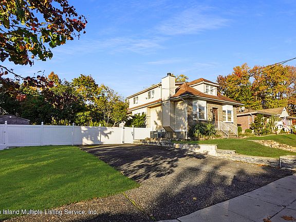 3rd image of 476 Vernon Ave