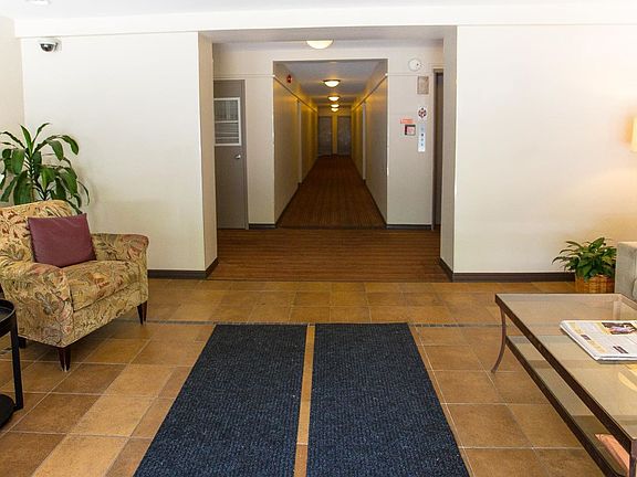 3rd image of 5112 Macarthur Blvd NW APT 212