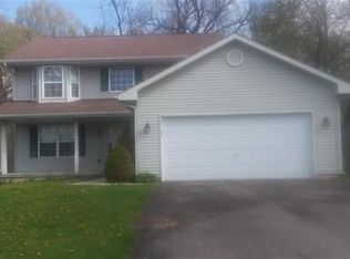 122 Heath Cliff Dr SE, Poplar Grove, IL 61065