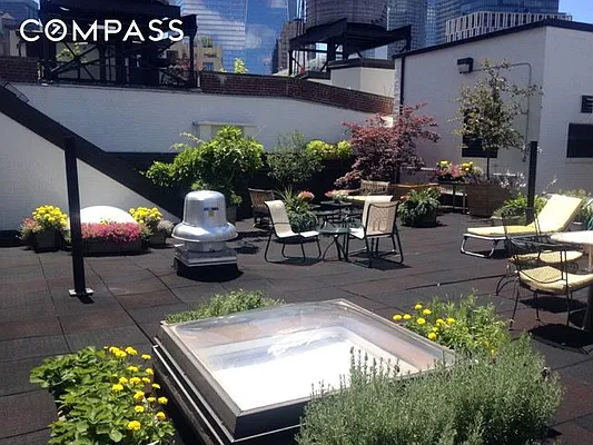 Sold by Compass | media 22