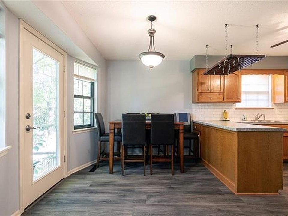 1st image of 721 SE Redwood Ln #18105720