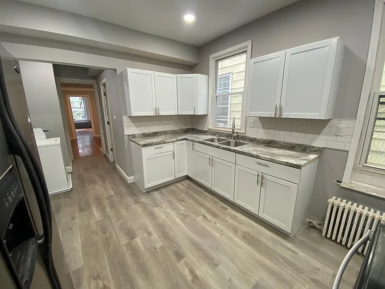 467 Hudson Ave — Photo 5