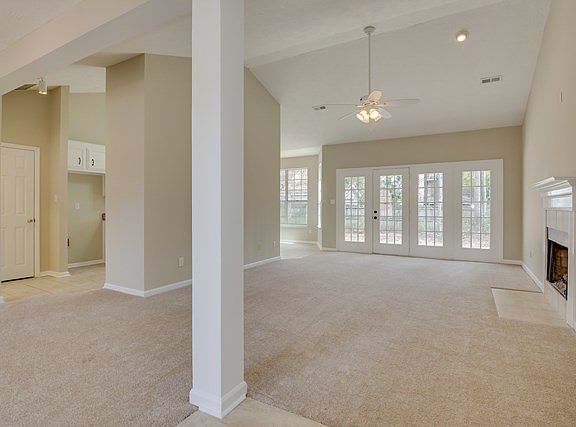3rd image of 598 Oak Brook Dr