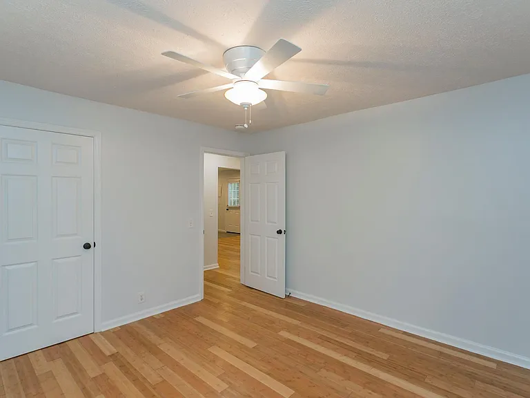 602 Village Ct — Photo 12