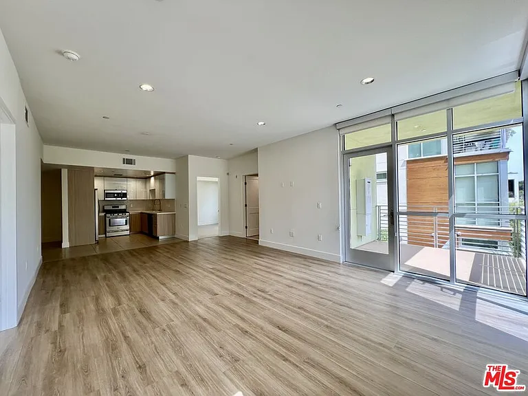 11715 W Bellagio Rd #204 — Photo 7