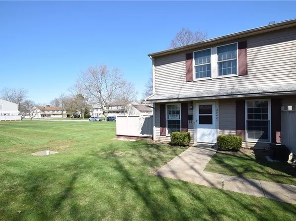 20447 Williamsburg Ct #220D, Middleburg Heights, OH 44130