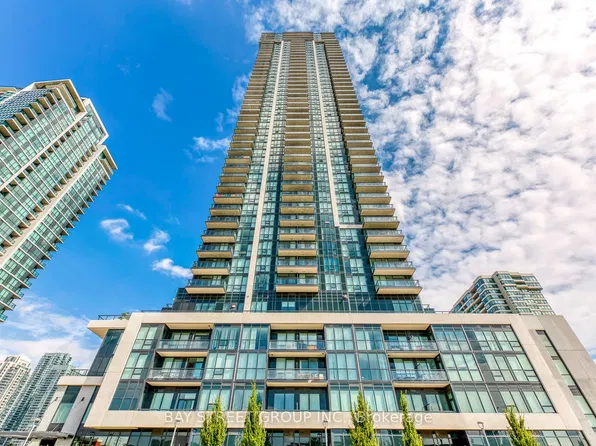 3975 Grand Park Dr #3707, Mississauga, ON L5B 0K4