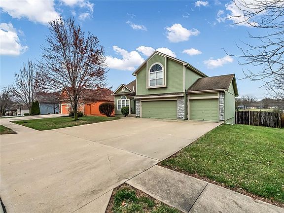 2nd image of 721 Saddle Peak Dr
