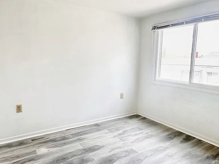 1110 S Main St — Photo 19