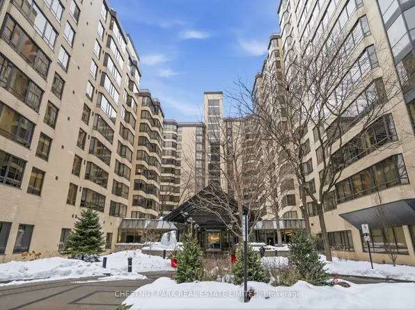 211 Saint Patrick St #1206, Toronto, ON M5T 2Y9