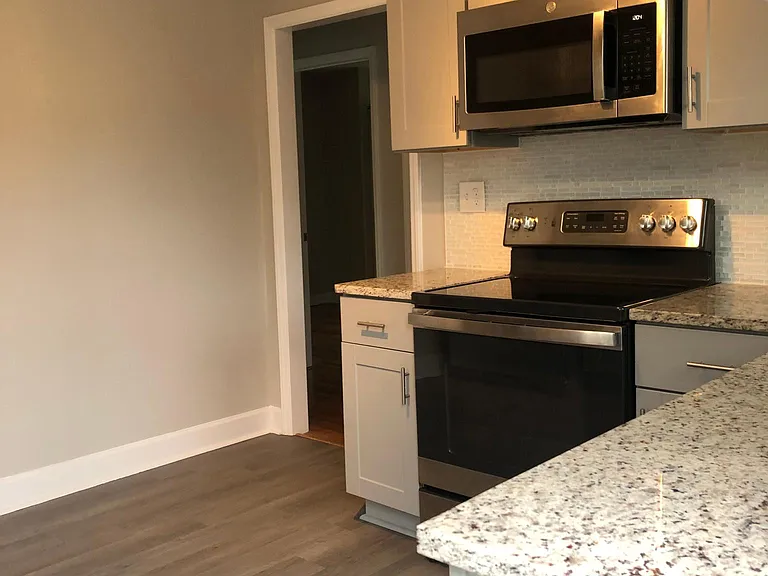 520 Cecil St — Photo 10