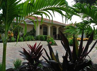 940 Contento Dr, Sarasota, FL 34242