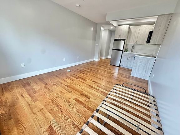 3rd image of 195 Underhill Ave #2U