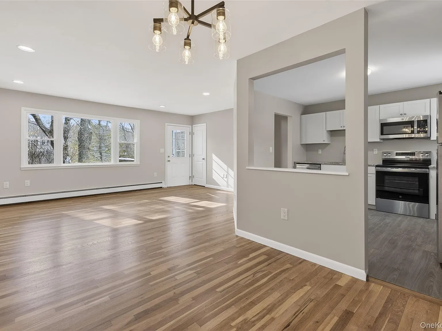 3 bed, 1.0 bath, 1196 sqft, $2,950 — Photo 2