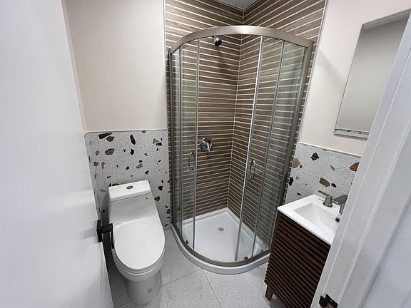 4th image of 55 Logan Ave APT 5