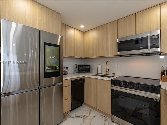 4th image of 400 N Surf Rd APT 1002