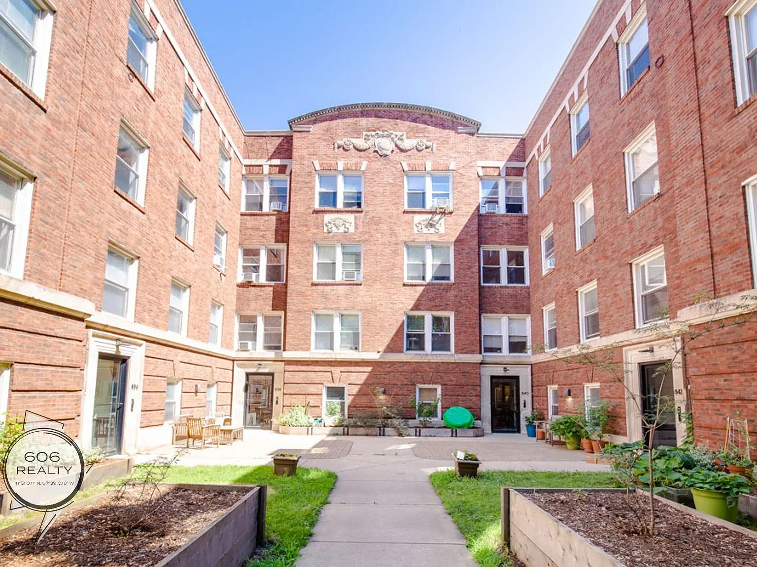 Beautiful Rehabbed Hyde Park Apartments! — Photo 1