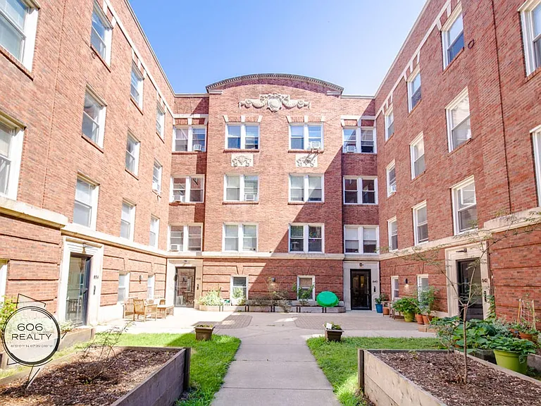 Beautiful Rehabbed Hyde Park Apartments! — Photo 1
