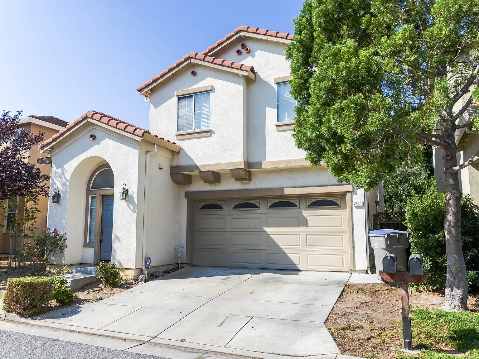 3 bed, 2.5 bath, 1879 sqft, $4,695 — Photo 1