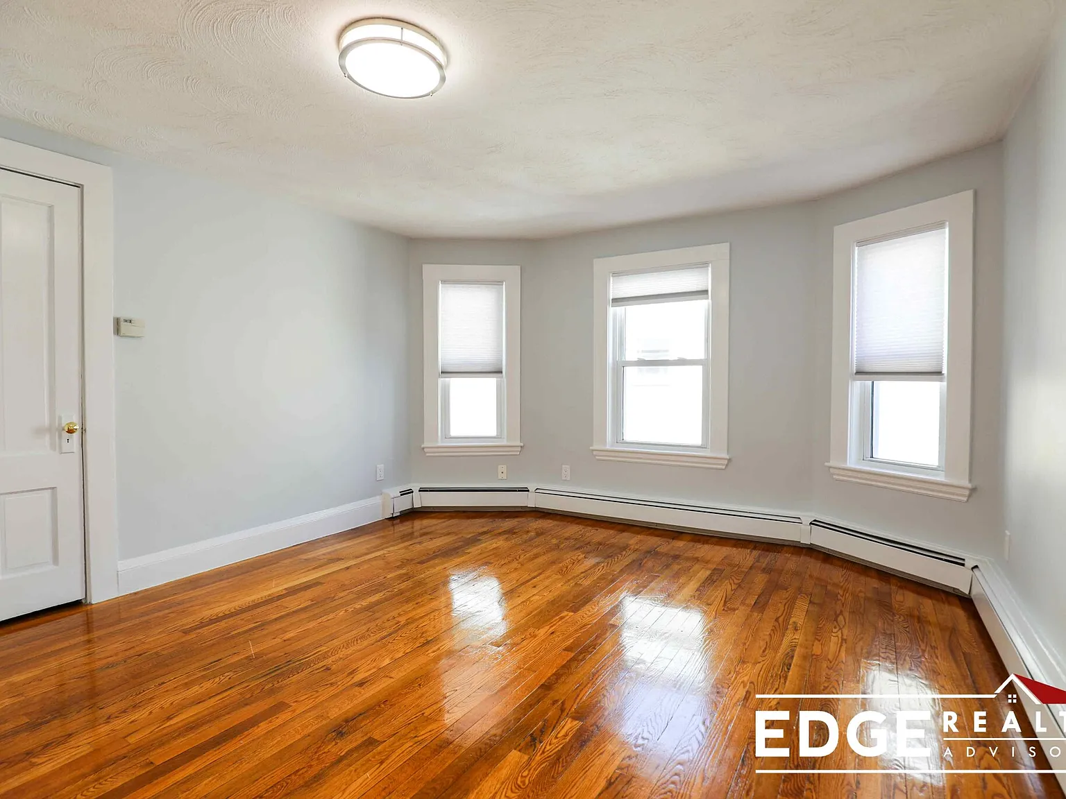 3 bed, 1200 sqft, $3,600 — Photo 2