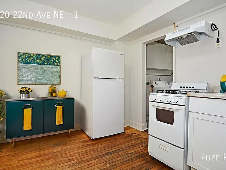 920 22nd Ave NE #1 — Photo 2