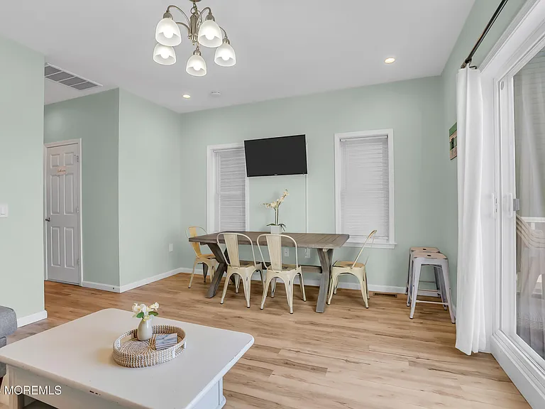 329 Franklin Ave — Photo 12