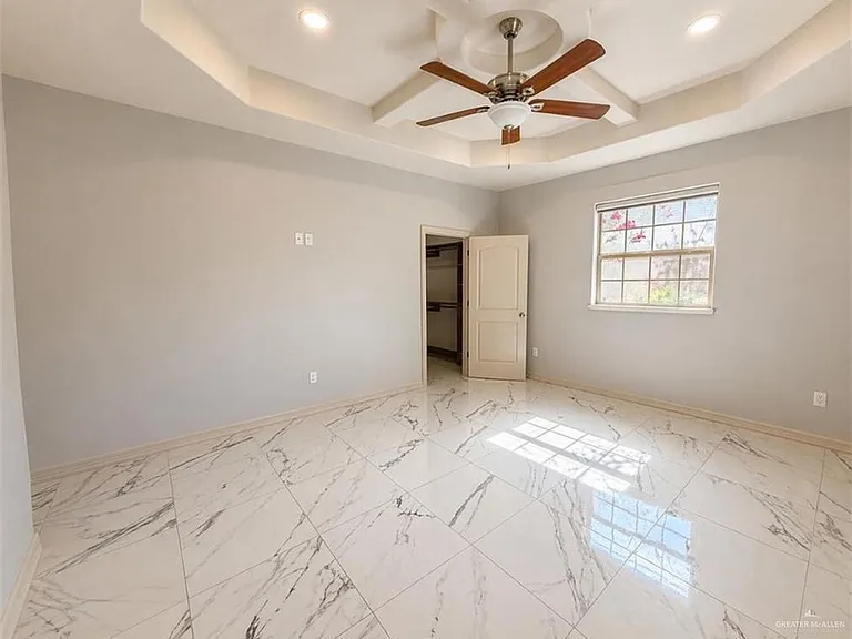 1206 E Maurer St — Photo 8