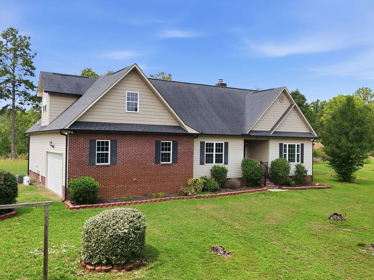 3 bed, 2200 sqft, $2,300 — Photo 3