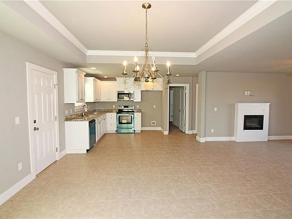 3rd image of 910 SW Green World St