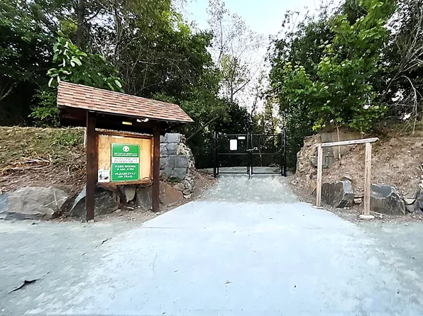 86 Sherman Place image 22 of 34