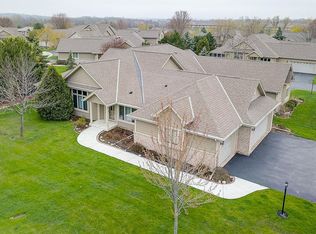 W240N2365 E Parkway Meadow Cir, Pewaukee, WI 53072