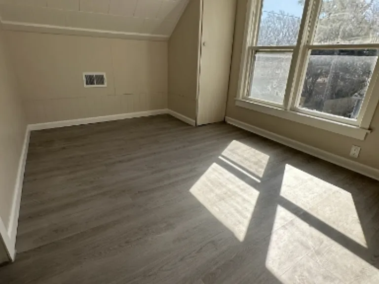 881 W Mason St — Photo 5